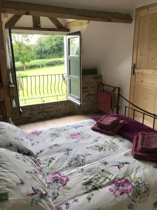 Ferme De Noyes Bed and Breakfast Sourdeval Εξωτερικό φωτογραφία
