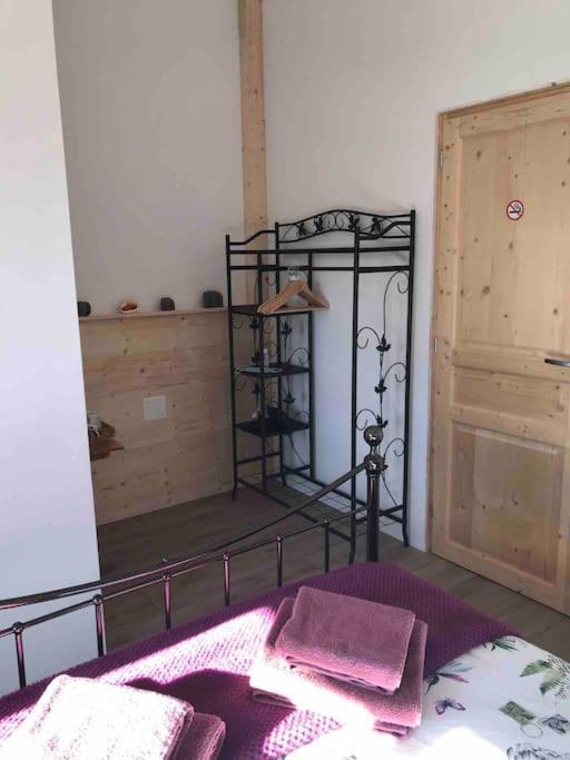 Ferme De Noyes Bed and Breakfast Sourdeval Εξωτερικό φωτογραφία