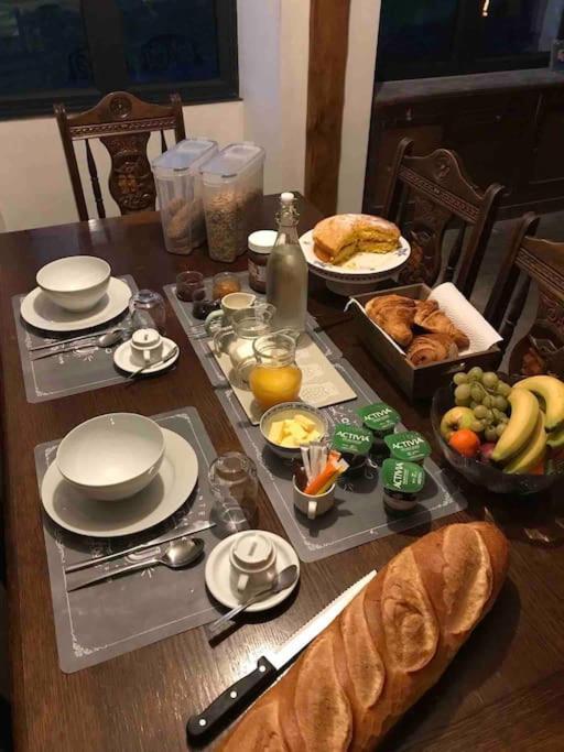 Ferme De Noyes Bed and Breakfast Sourdeval Εξωτερικό φωτογραφία